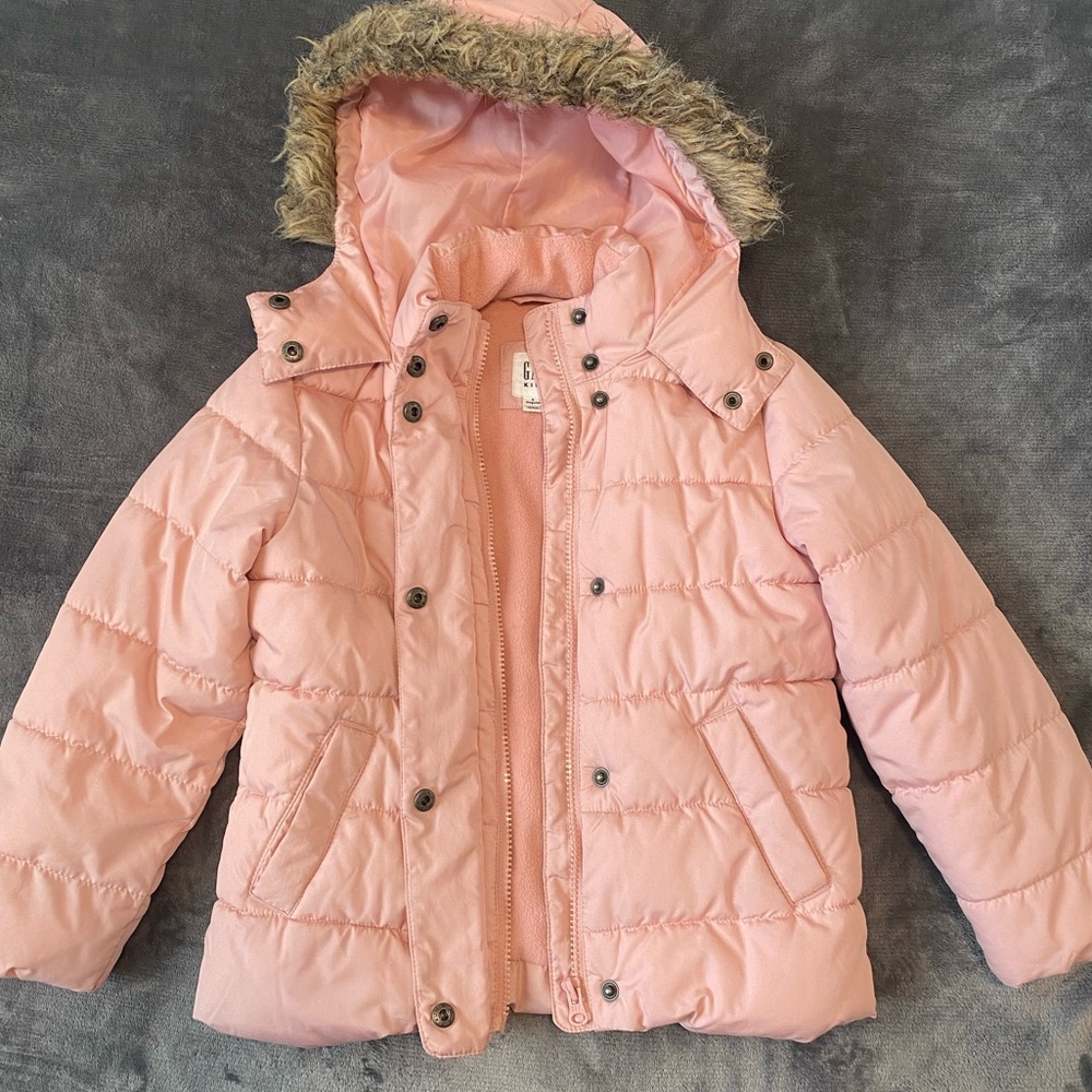 Girls gap jacket size small. Used in good condition